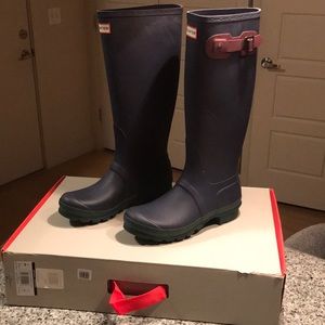 Brand new IN BOX navy Hunter boots